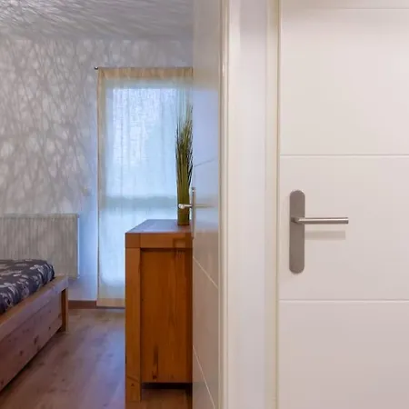 Zenbnb - Royal - 2 - 4 Pers - Wifi - Balcon - Parking * Saint-Julien-en-Genevois
